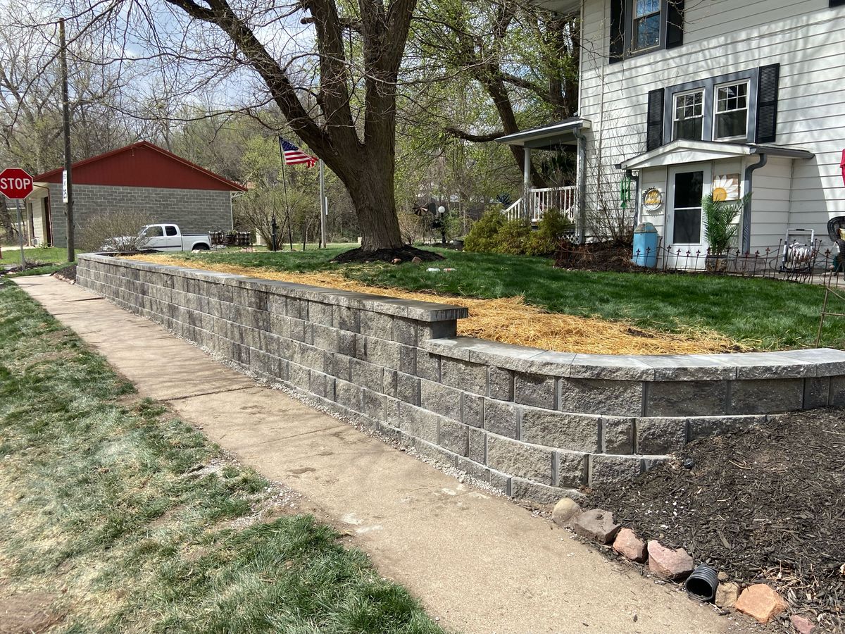 Hardscape Design and Installation for Thomas' Lawn Care in Maryville, MO