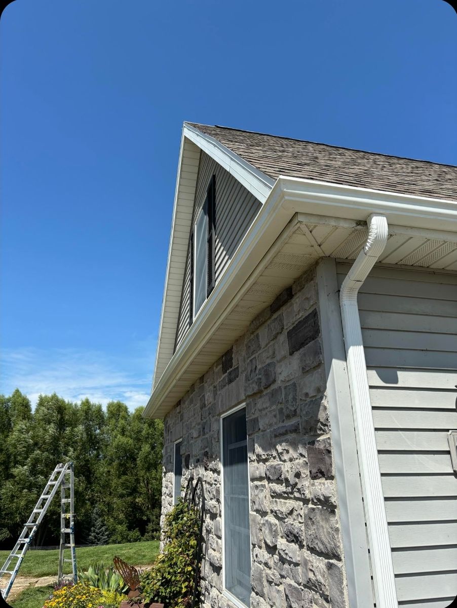 Gutters, fascia and soffit for AKM Construction & Contracting in Ely, IA