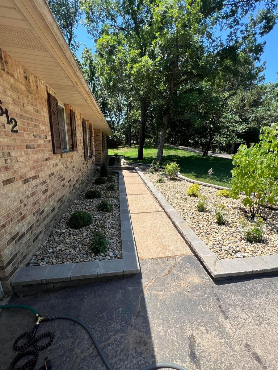 Retaining Walls for Green Sweep Lawn and Landscape in Eureka, MO