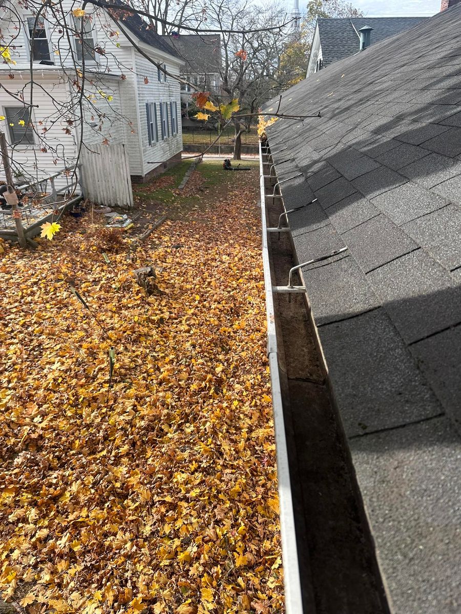 Fall Clean Up for Navedo’s Lawn Care in Putnam, CT