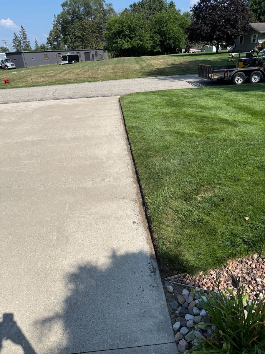 Edging for Phillips Lawn Services in Ravenna, MI