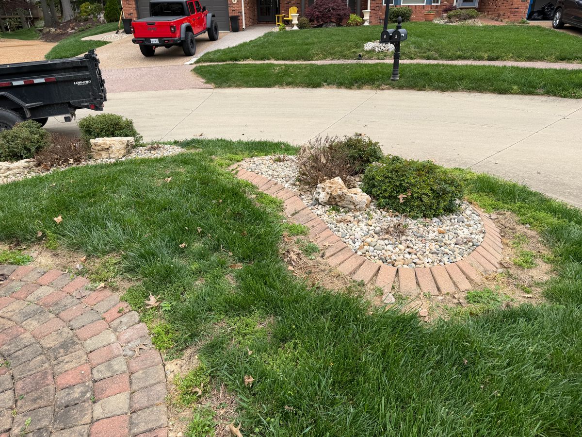 Lawn Maintenance for Mayfield Landscaping in Staunton, IL