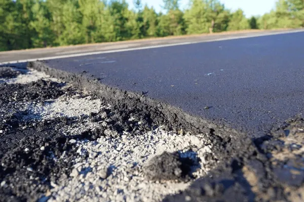 New Asphalt & Pothole Paving for Louisville Earth Movers in Crestwood, KY