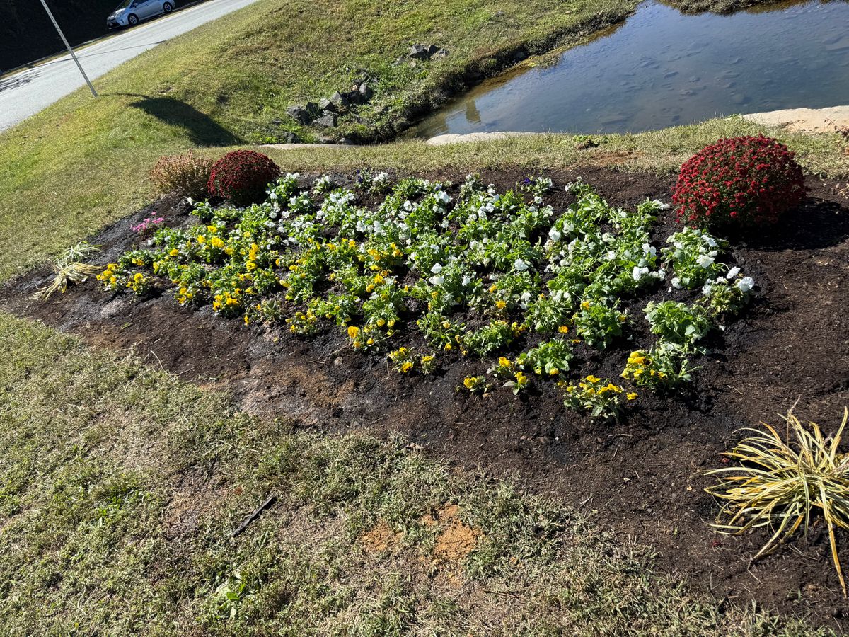 Mulch Installation for Ridgewood Lawn Care LLC in Fredericksburg, VA