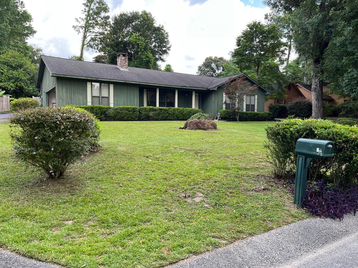 Mowing for Cut Above Lawn Service in Daphne, AL