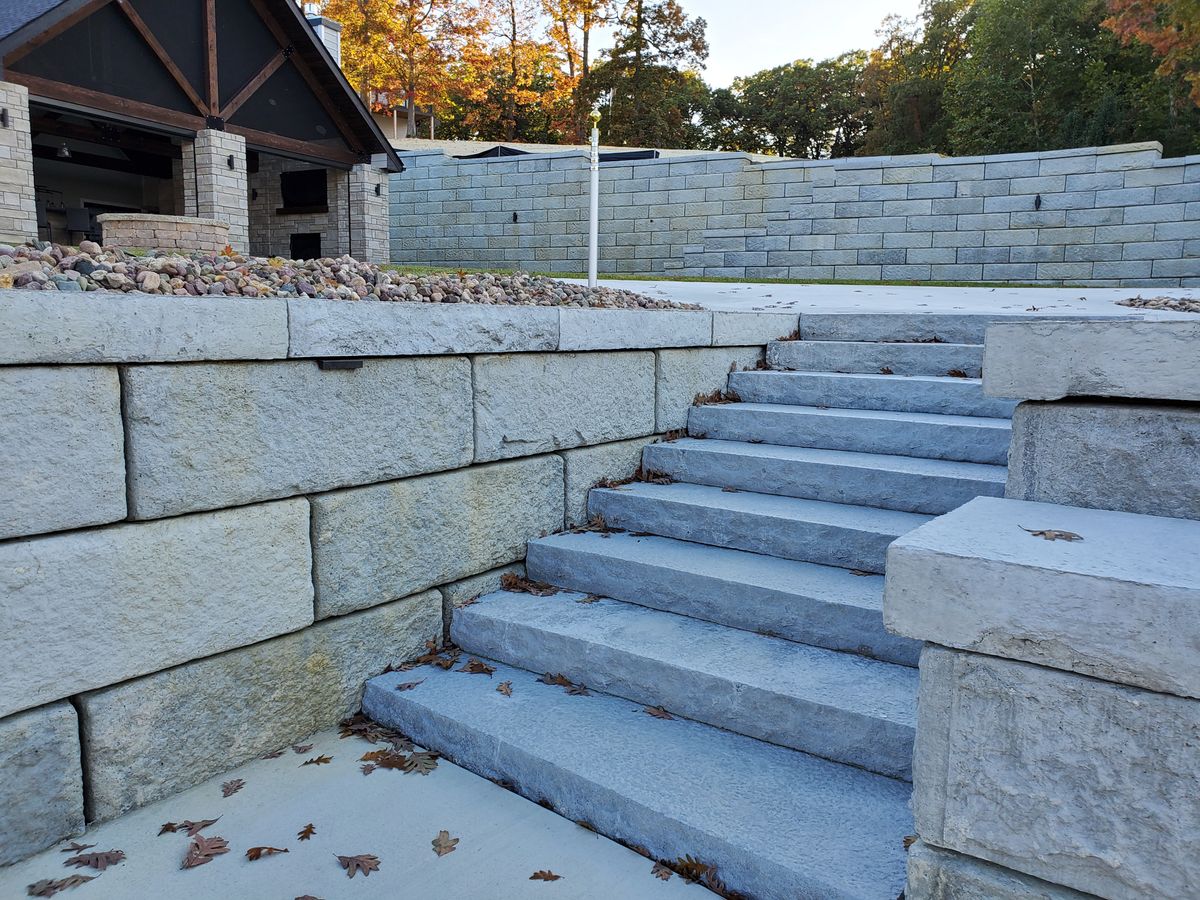 Limestone Rock Walls for Viking Dirtworks and Landscaping in Gallatin, MO