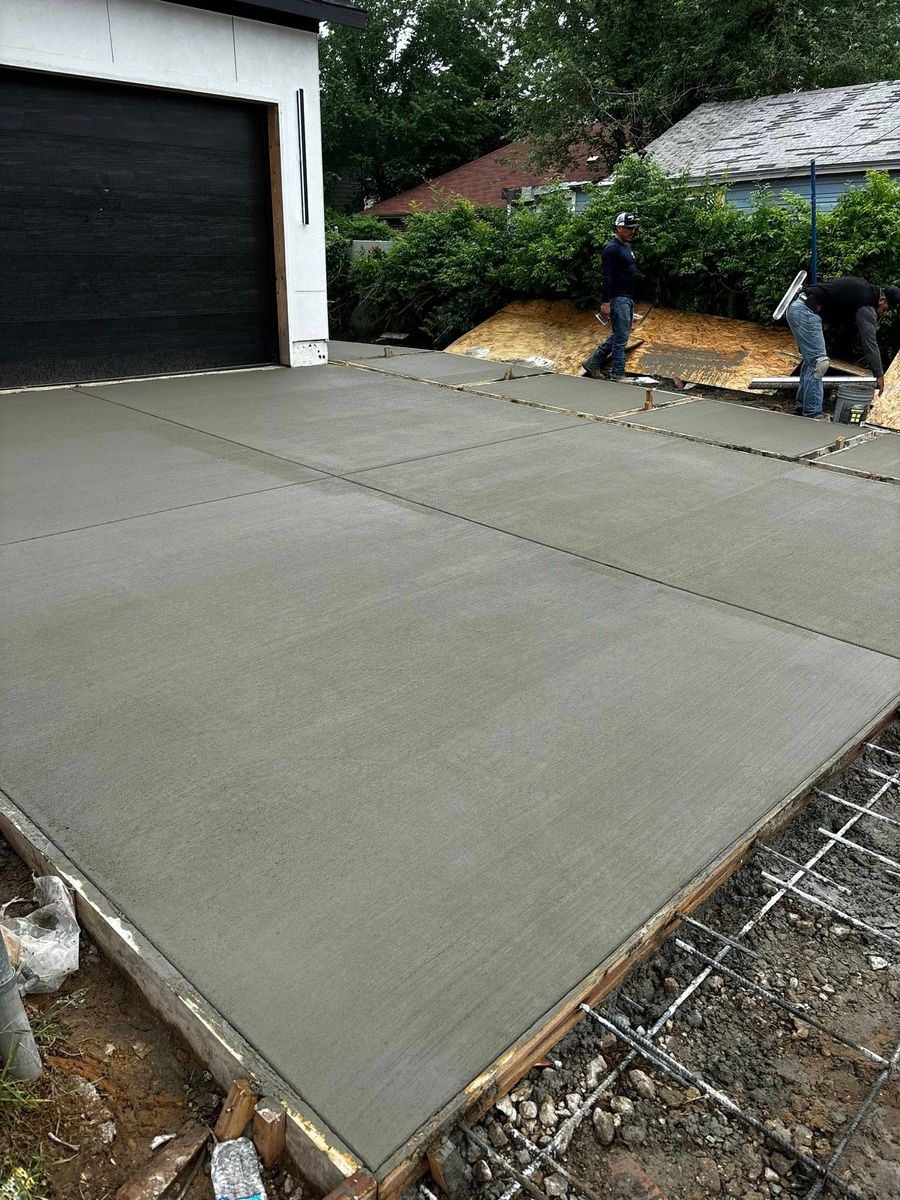 Driveways for Maldonado's Concrete Construction in Dallas, TX