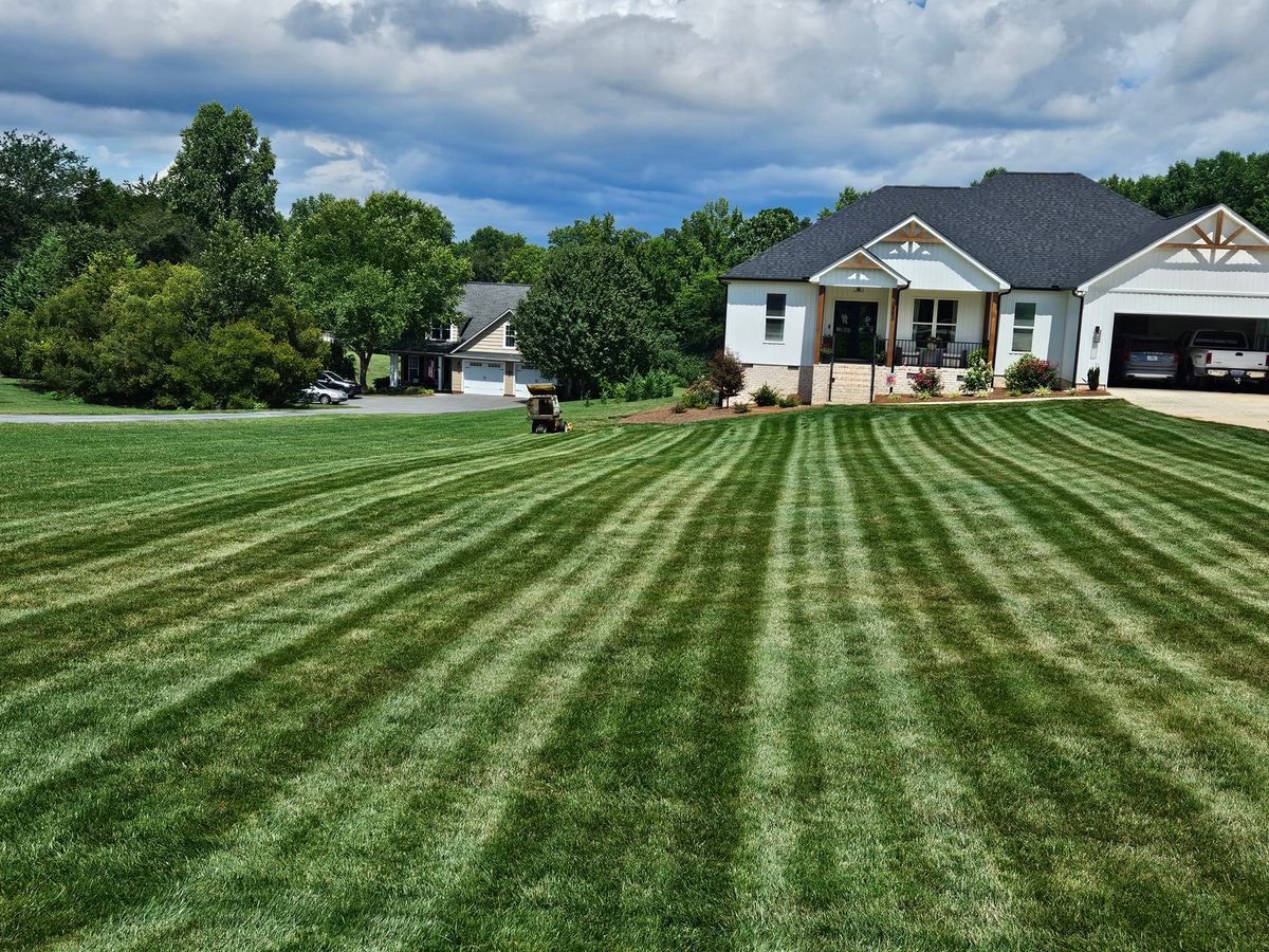 Residential & Commercial Lawn Care for Gallimore’s Lawn Care in Thomasville, NC