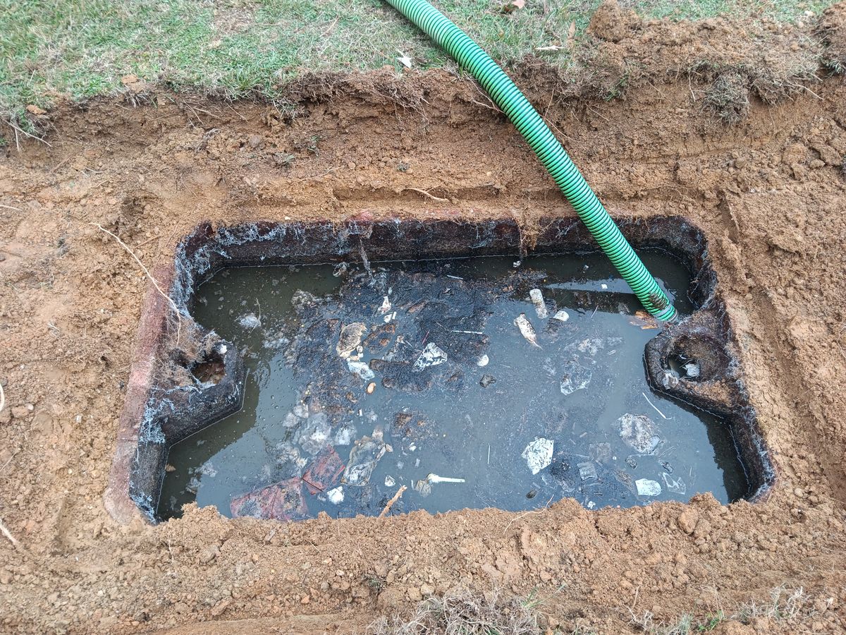 Septic Tank Pumping for Forrest Plumbing and Septic Service LLC in Summerville, GA