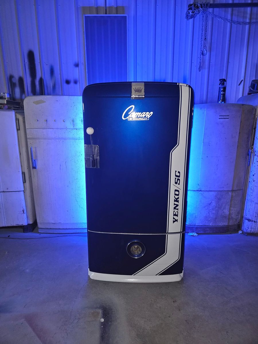 Vintage refrigerator restoration for Wessels Custom Paint & Restoration in Bad Axe, MI