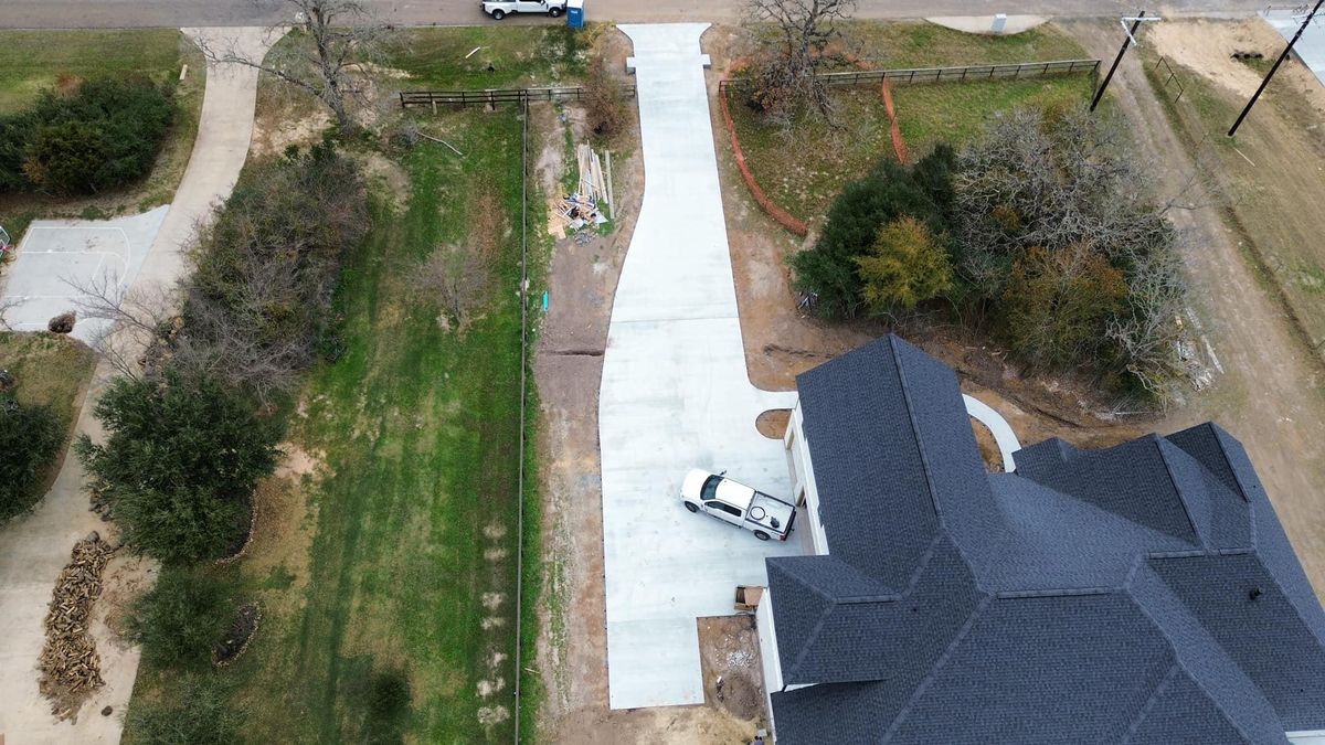 Driveways Construction  for 4L Concrete Solutions LLC in Bryan-College Station, TX