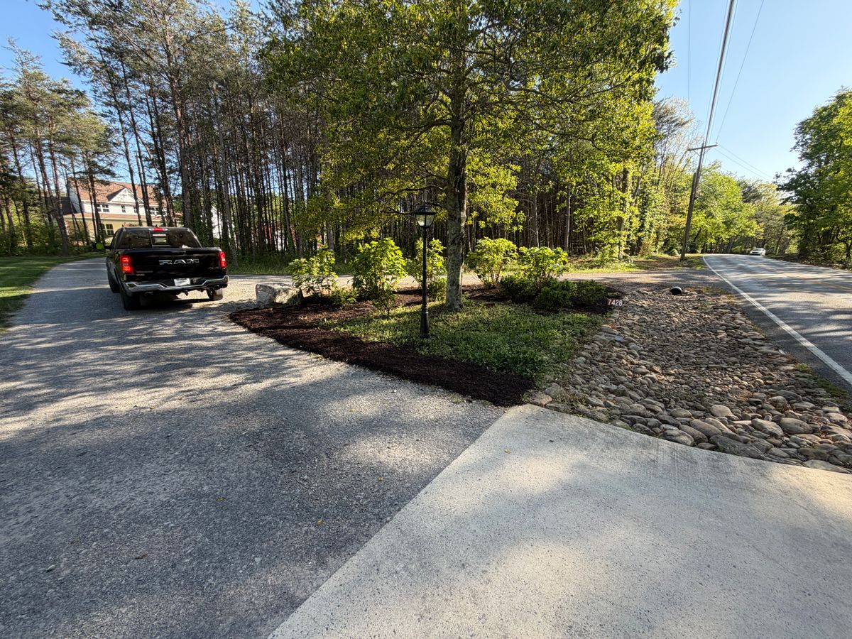 Mulch Bed Installation and Renovation for Starnes Hardscapes & Property Management LLC in Dunlap, TN