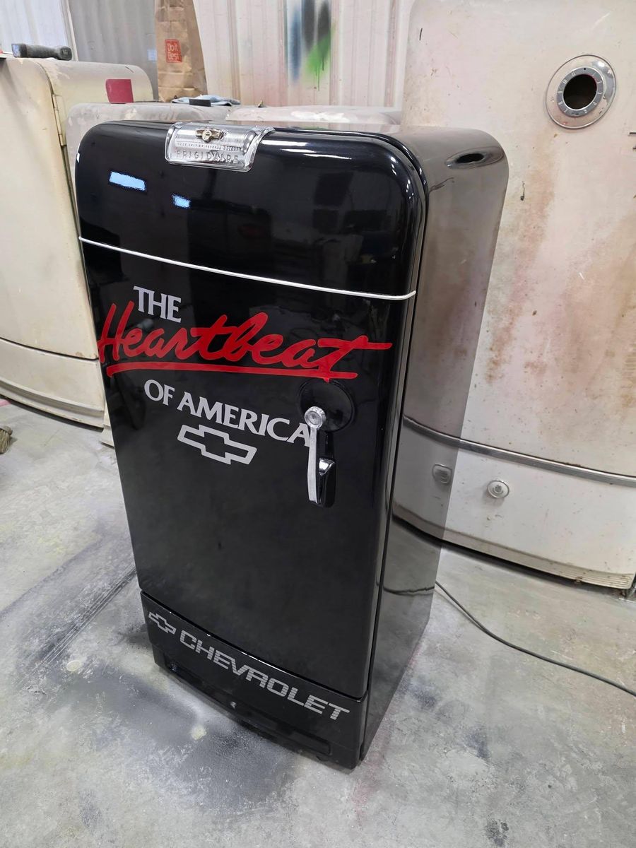 Vintage refrigerator restoration for Wessels Custom Paint & Restoration in Bad Axe, MI