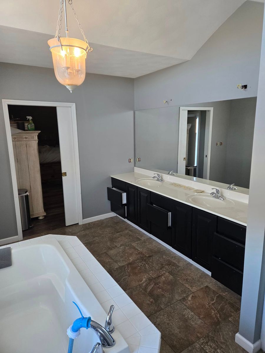 Kitchen and Cabinet Refinishing for Mike Paints in Peoria, IL