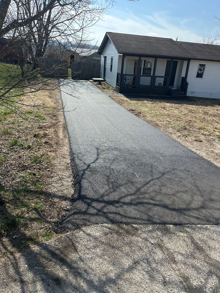 Asphalt Seal Coating for Metzler Paving and Sealcoating LLC in Jacksboro, TN