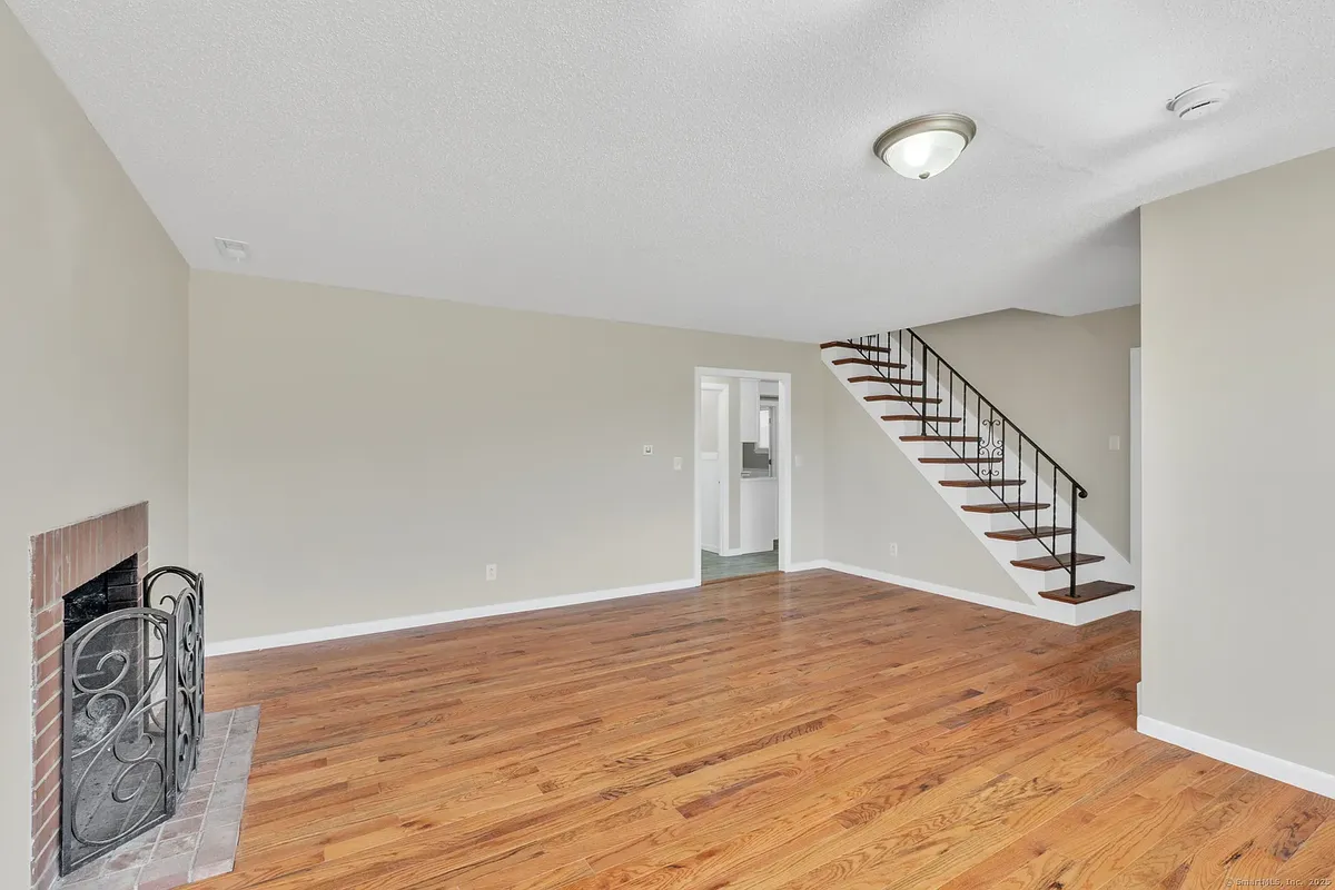 Under Contract: 419 Main St, Somers, CT 06071 for Nelson Foss - Realtor in South Windsor, CT