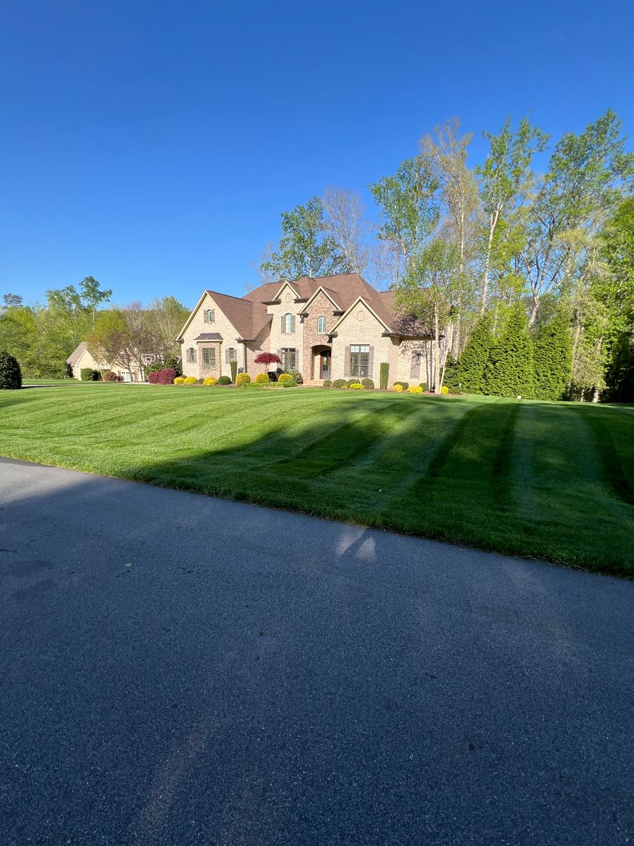 Residential Full Service Maintenance for Malboeuf Landscaping, Inc in Kernersville, NC