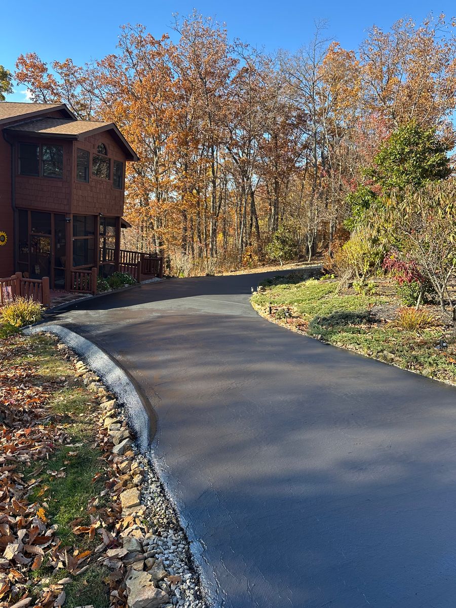 Asphalt Paving for Metzler Paving and Sealcoating LLC in Jacksboro, TN