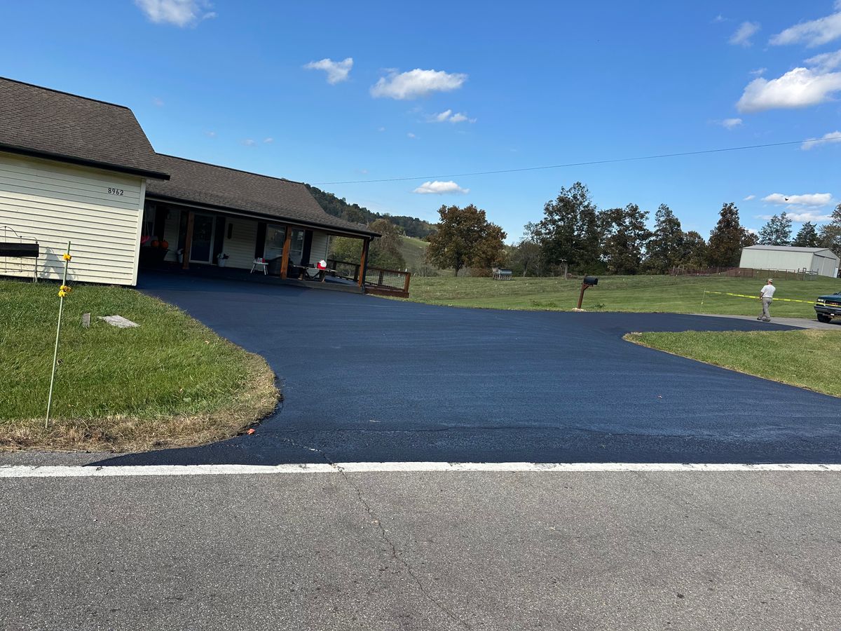 Asphalt Paving for Metzler Paving and Sealcoating in Jacksboro, TN