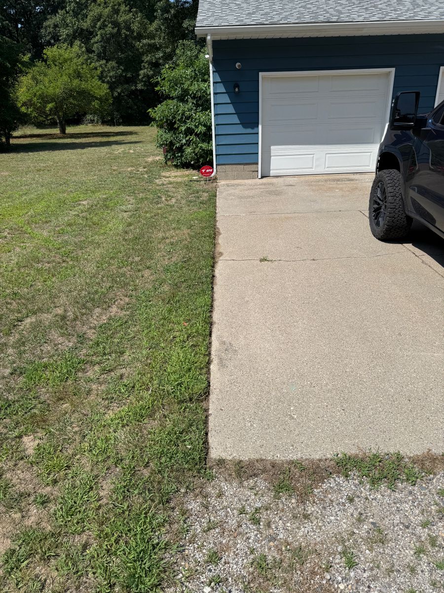 Edging for Phillips Lawn Services in Ravenna, MI