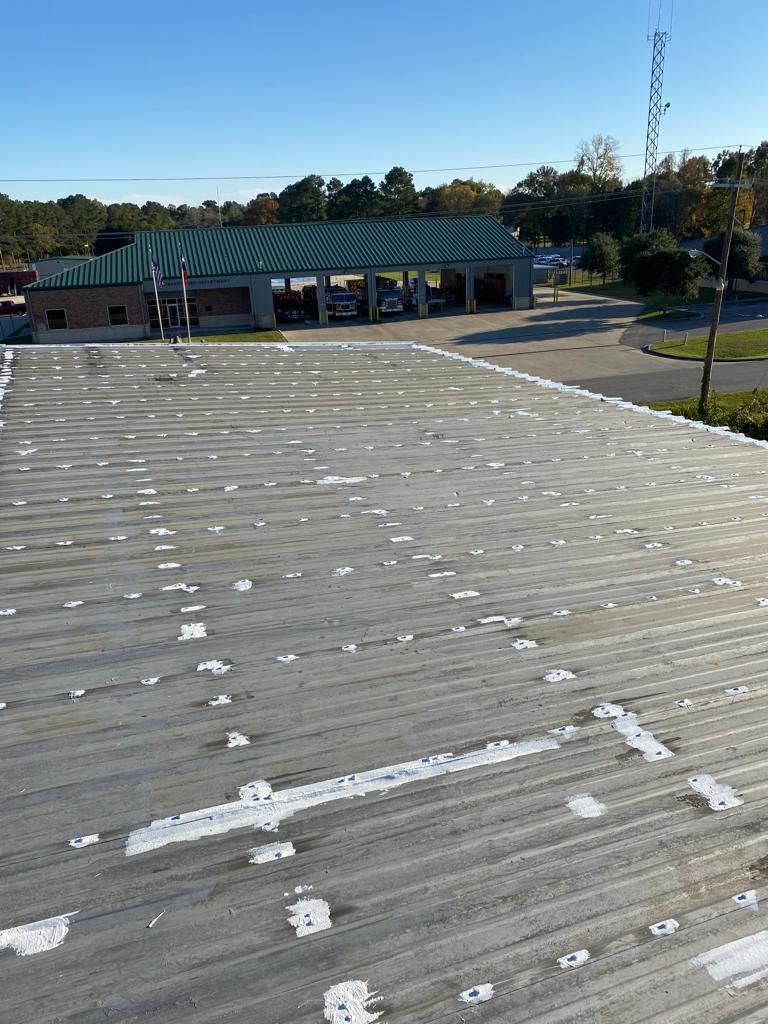 Commercial Roofing Contractor for E & E Roofing in Baytown, TX