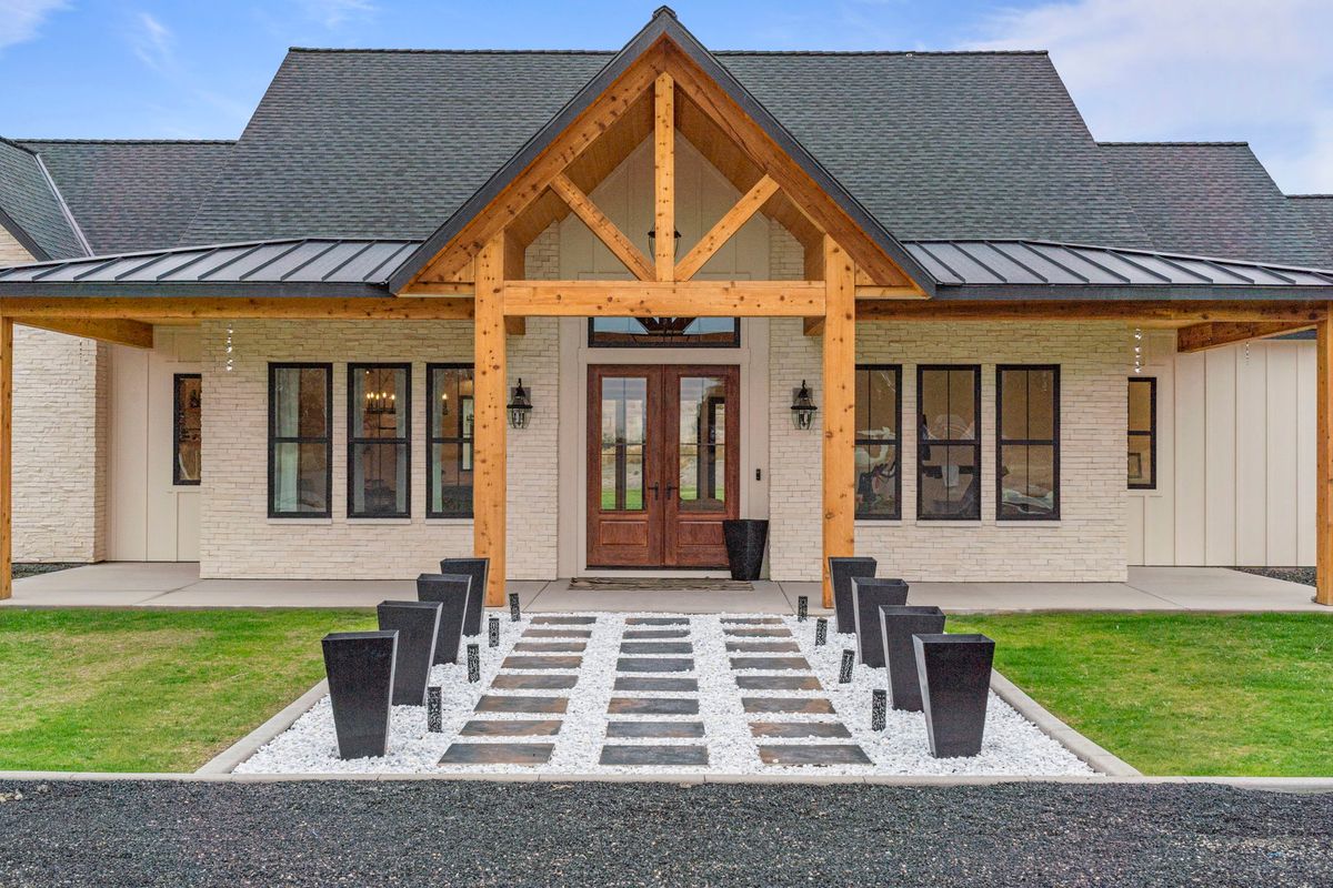 Custom Home Construction for Genuine Homes LLC in Franklin County, WA