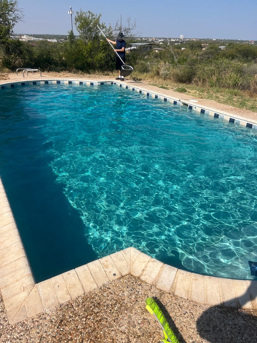 Pool Maintenance for Pool Queen Services in Del Rio, TX