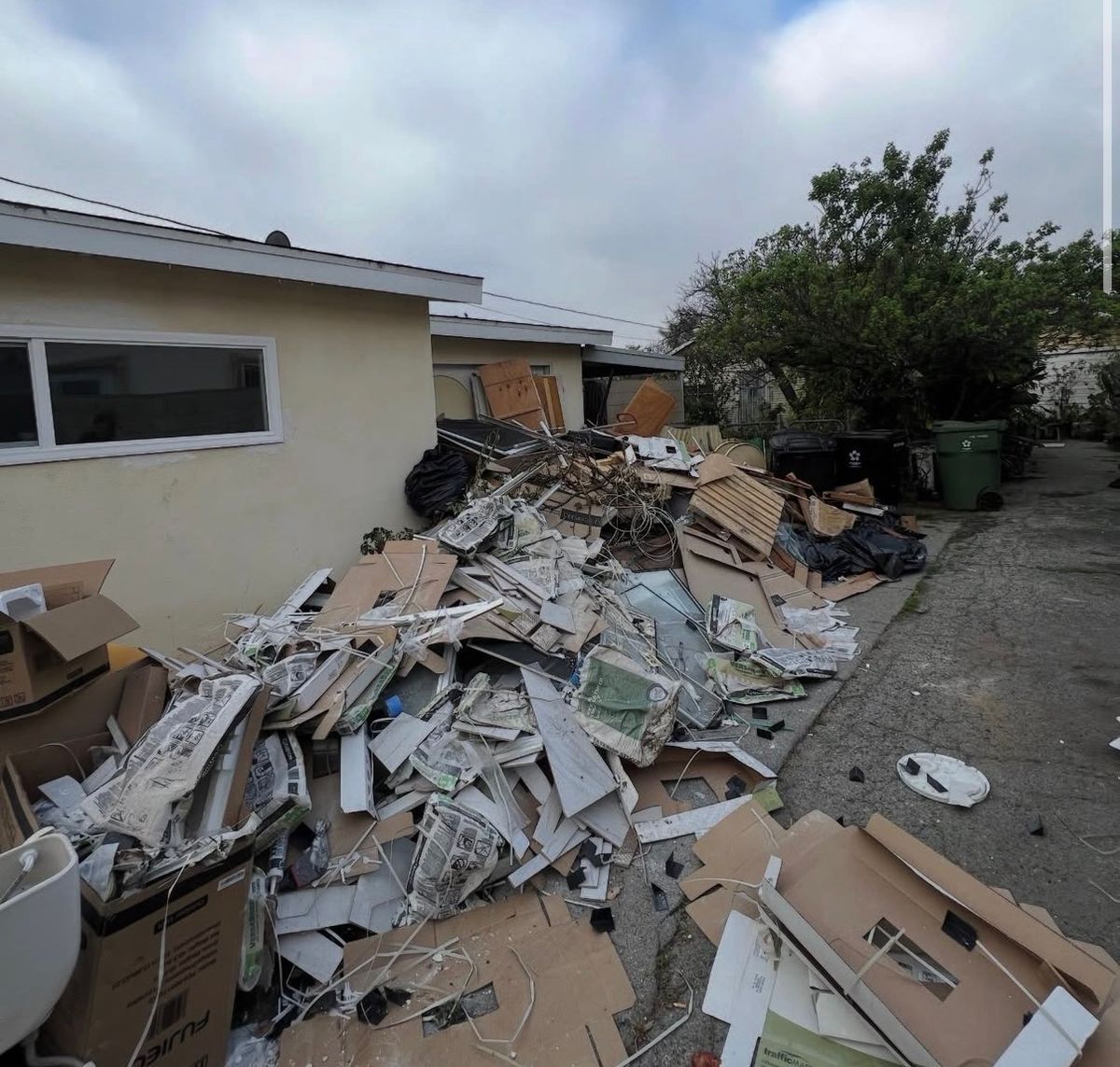Household Junk Removal for JJs Relocation Services in Orange County, CA