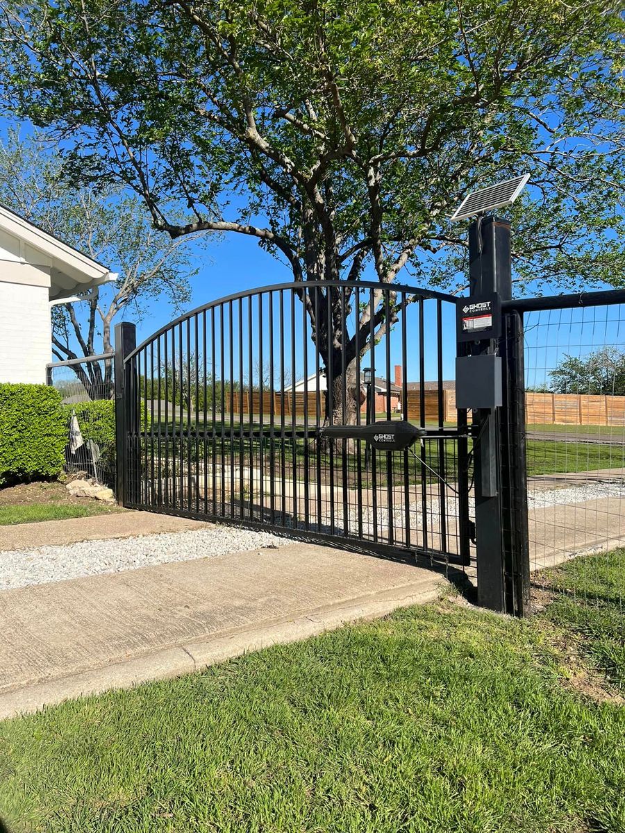 Fencing for Koblis Construction Services in Dallas, TX