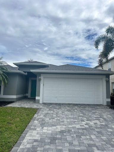 Asphalt Shingle Roof for Ridgecap Roofing in Port St. Lucie, FL