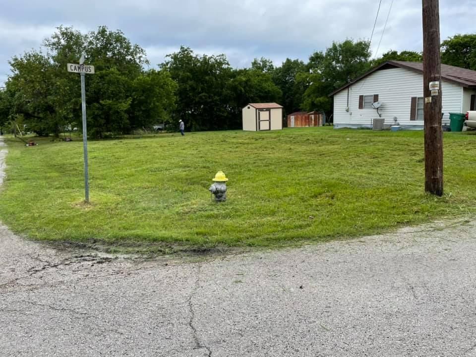 Mowing for Juniors Lawn Service in Waxahachie, TX