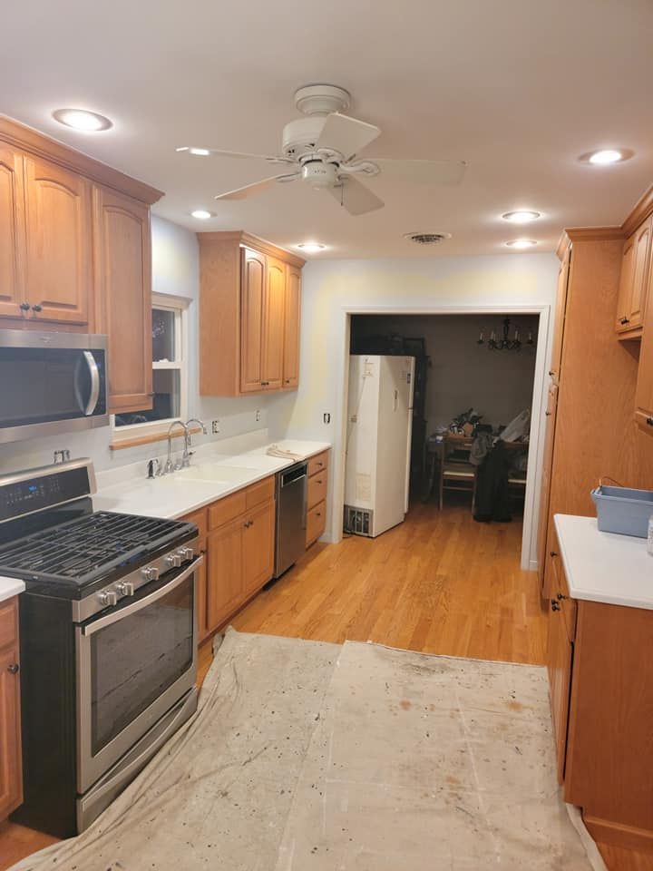 Kitchen and Cabinet Refinishing for Mike Paints in Peoria, IL