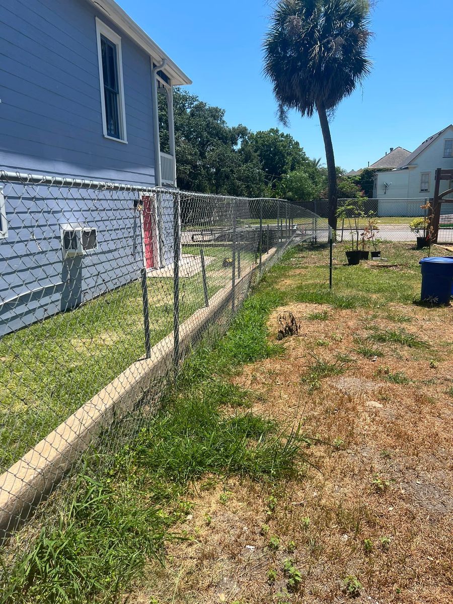 Fence Installation for Longhorn Fence & Land Development in Webster, TX