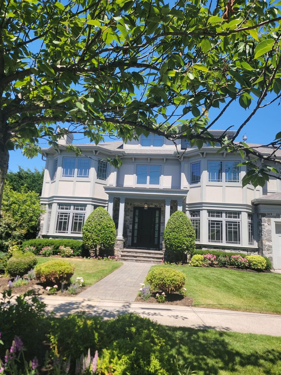 High-End Residential Landscape Maintenance for Elegant Lawns & Landscaping in New York, NY