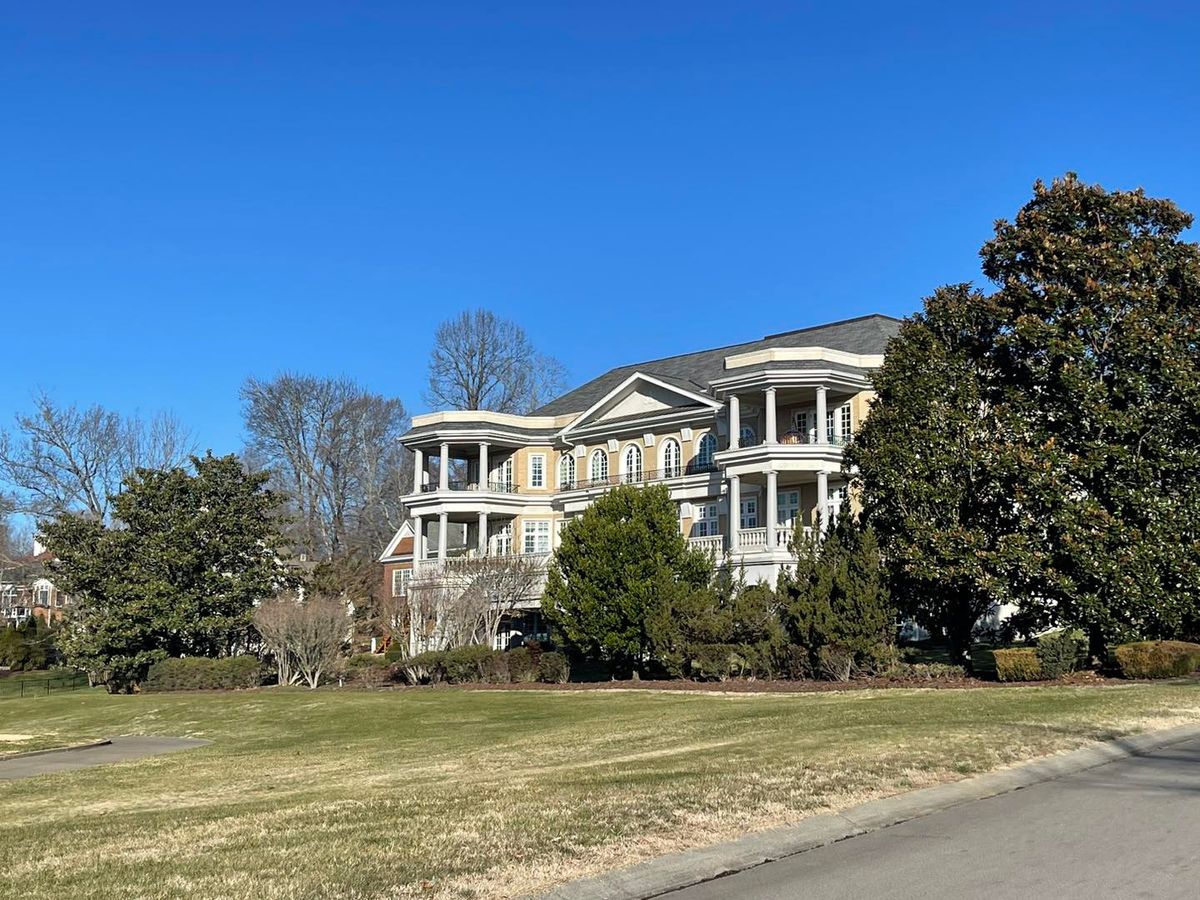 Pressure Washing for DinoMyte Painting in Gallatin, TN