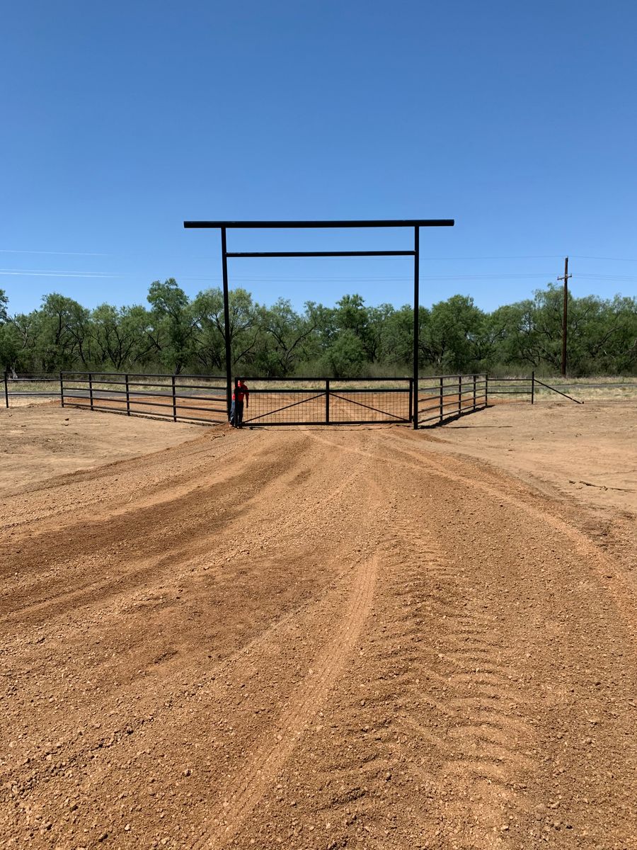 Custom Entrances for 5-7 Fencing & Construction in Madisonville, TX
