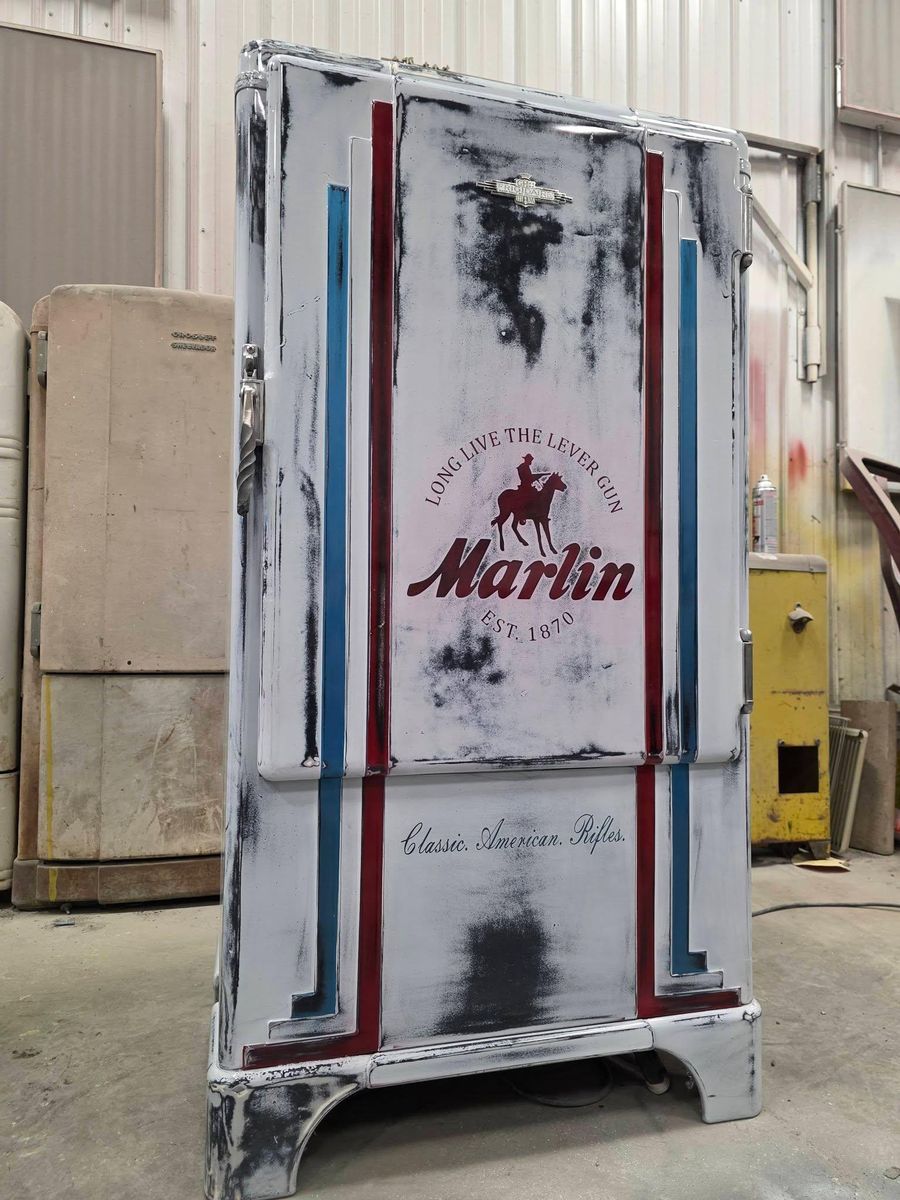 Vintage refrigerator restoration for Wessels Custom Paint & Restoration in Bad Axe, MI