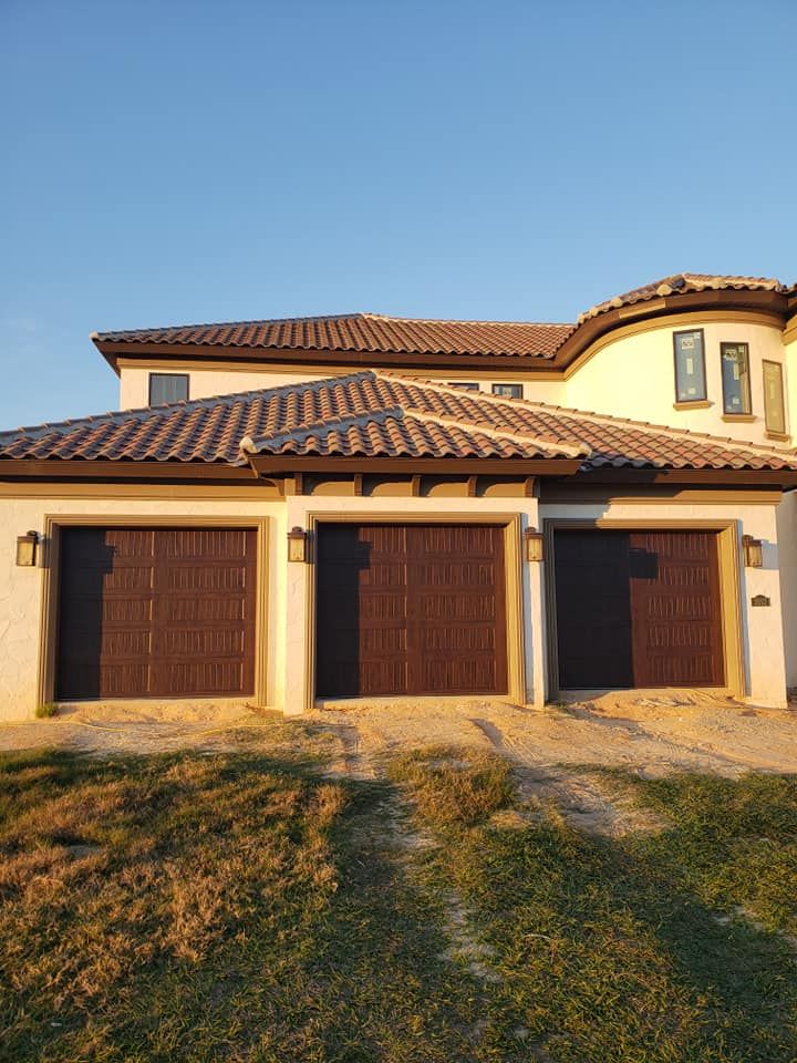 Garage Door Installation for Advantage Garage Doors, LLC in De Leon Springs, FL