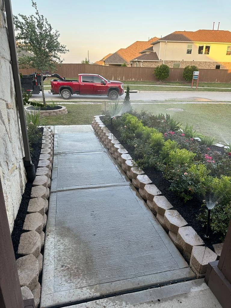 Mulch Installation for Right Choice Landscaping LLC in Houston, TX