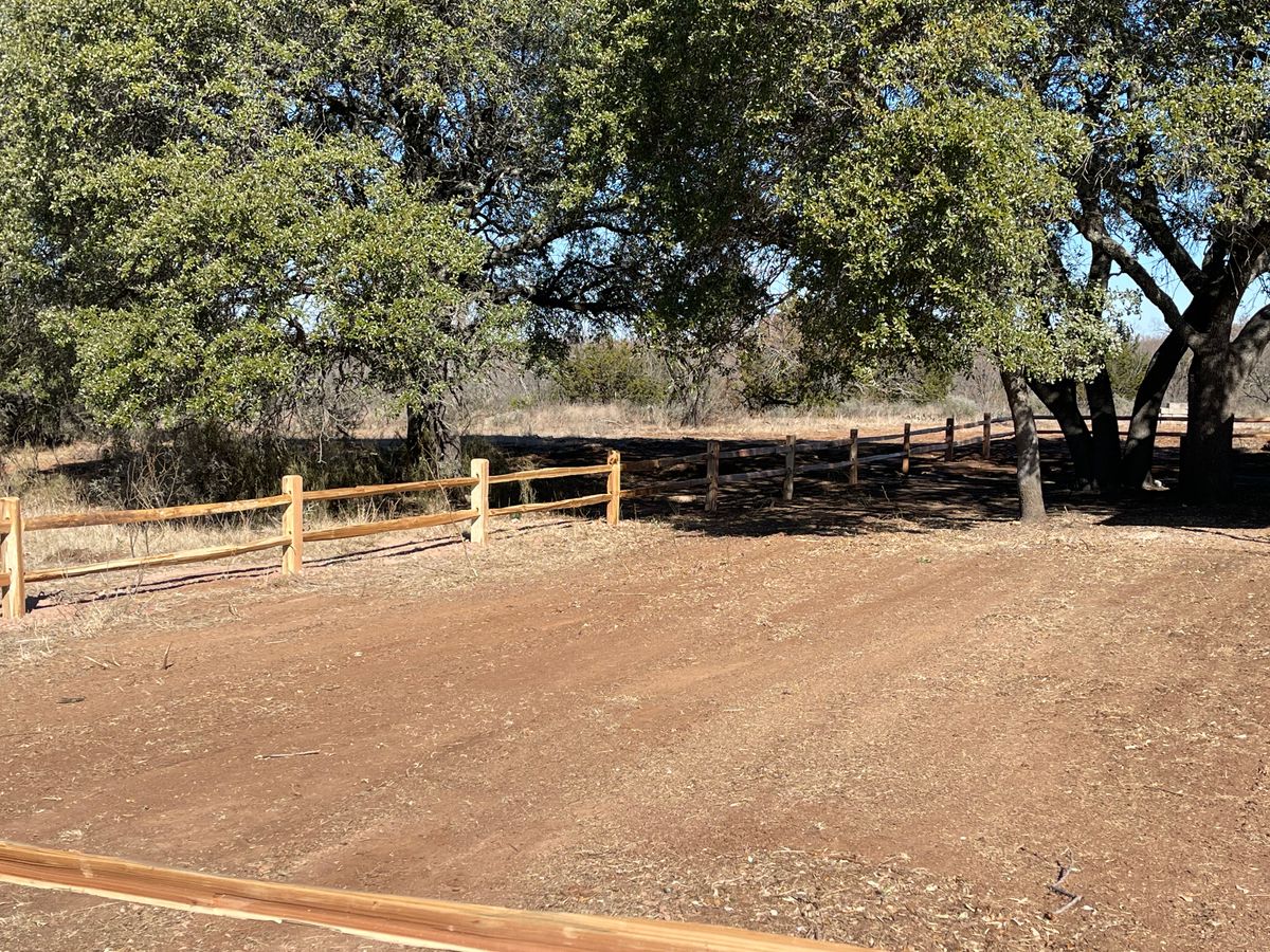 Decorative/Privacy Fencing for 5-7 Fencing & Construction in Madisonville, TX