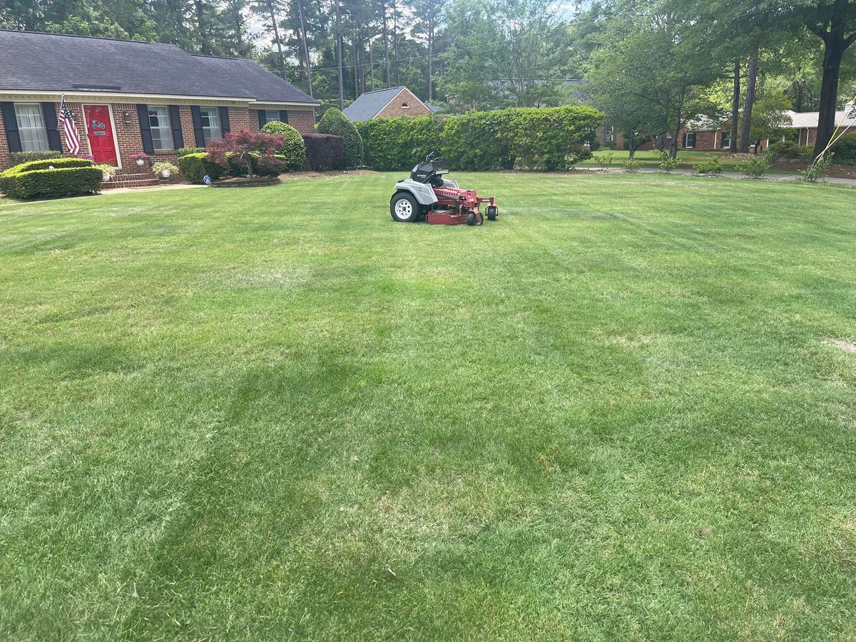 Full Lawn Services for Greenwood Lawn & Landscaping LLC in Talladega, Alabama