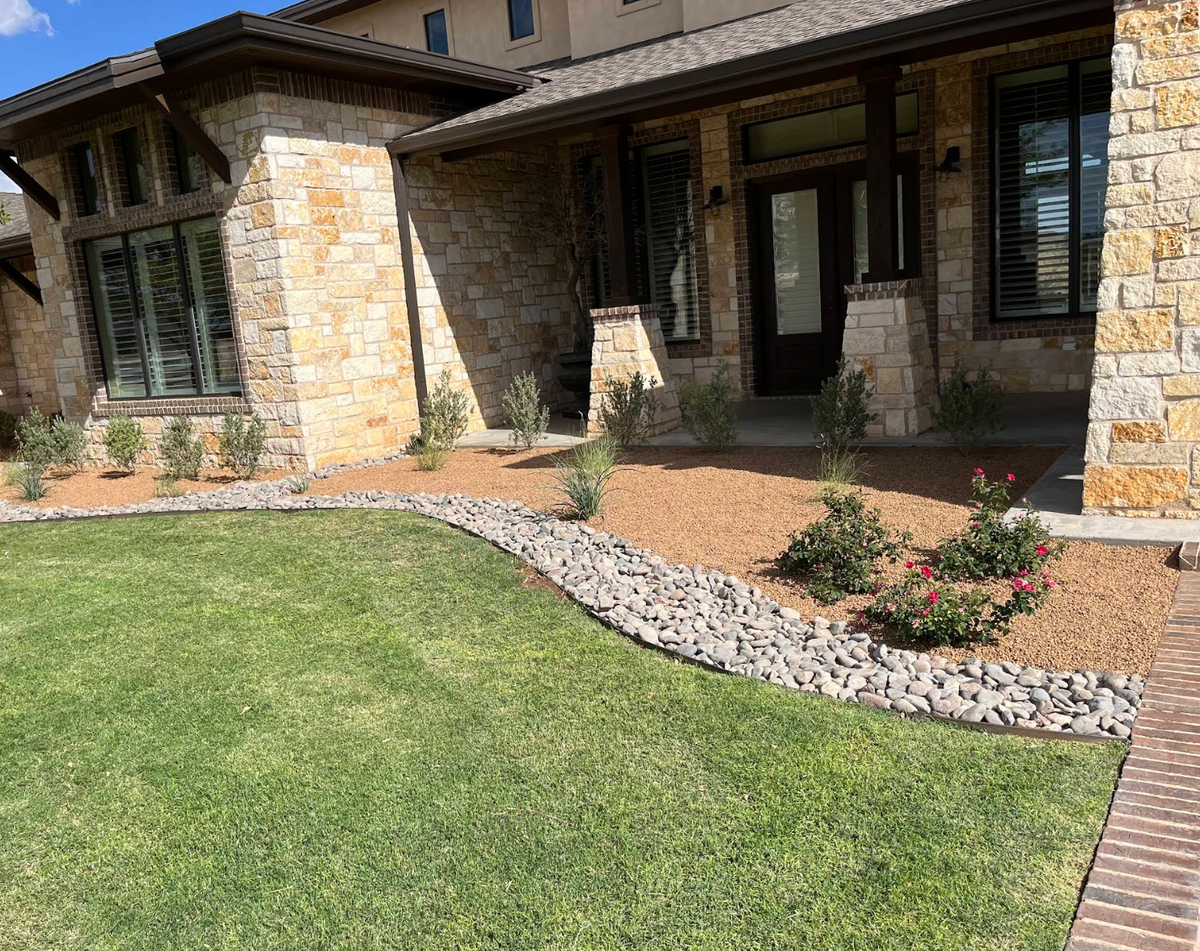 Mulching for Stone's Tree Services and Landscaping in Midland, TX