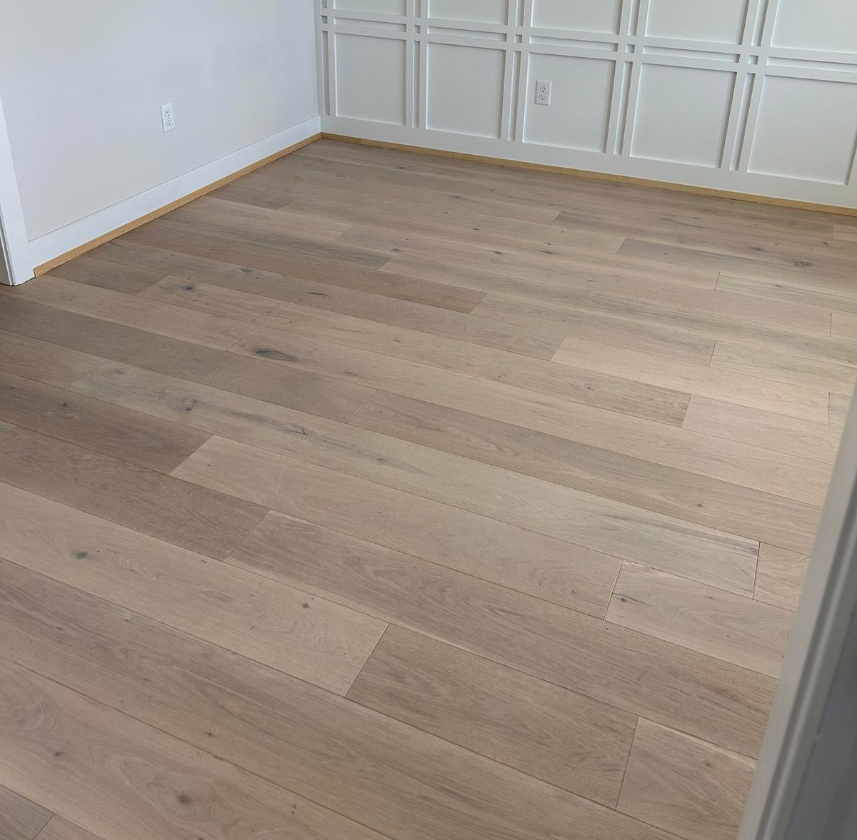 Engineered Wood Floor for First Place Flooring, LLC in Brock, TX