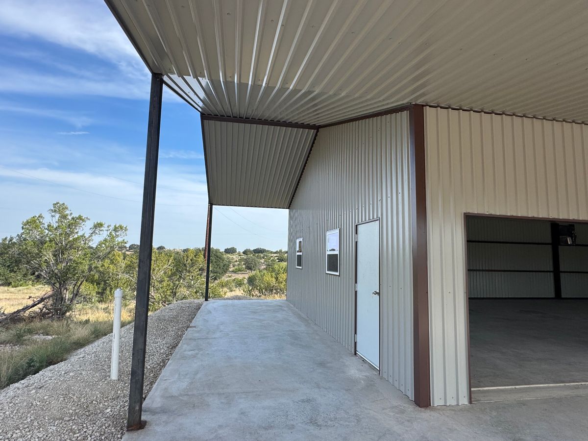 Barns for CHR Unlimited LLC in San Angelo, Texas