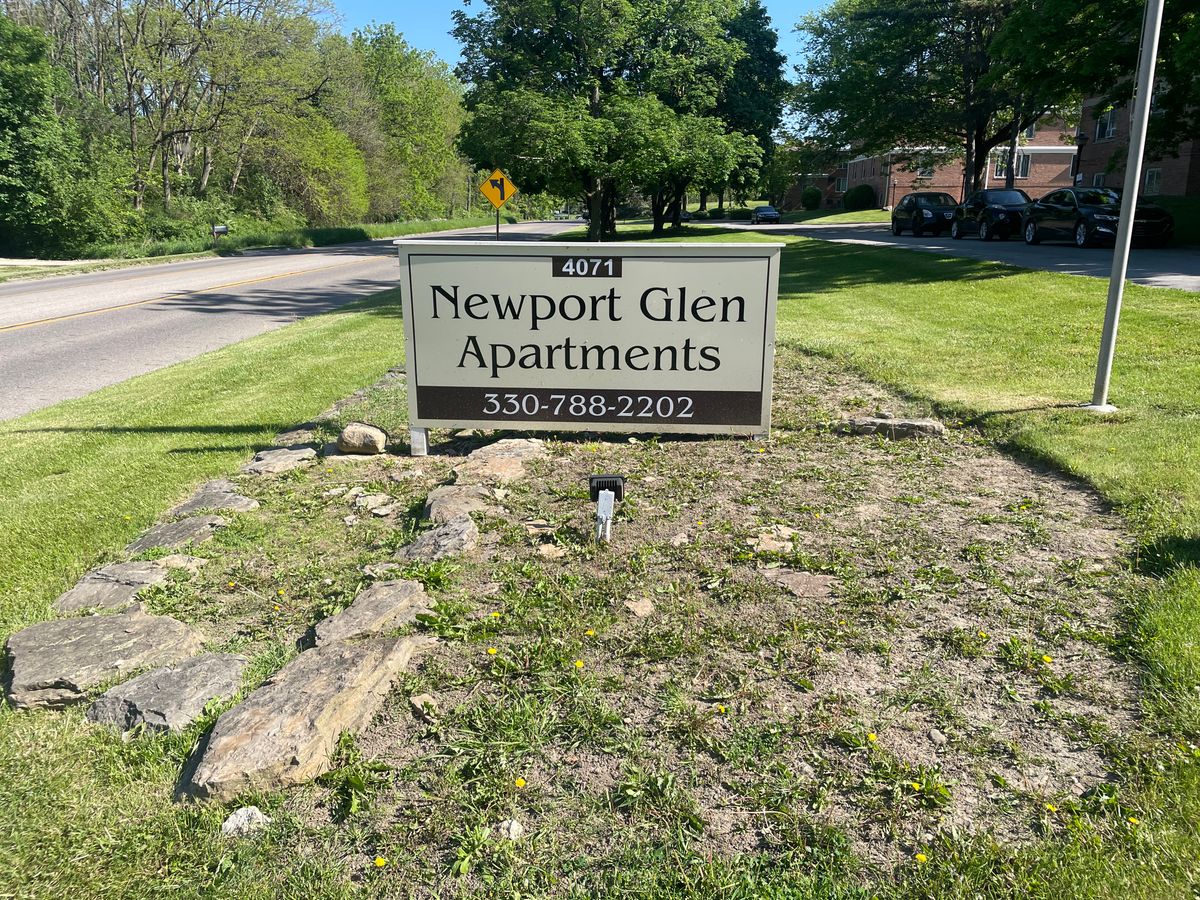 Mulch Installation for Youngstown Landscape and Design LLC in Canfield, OH