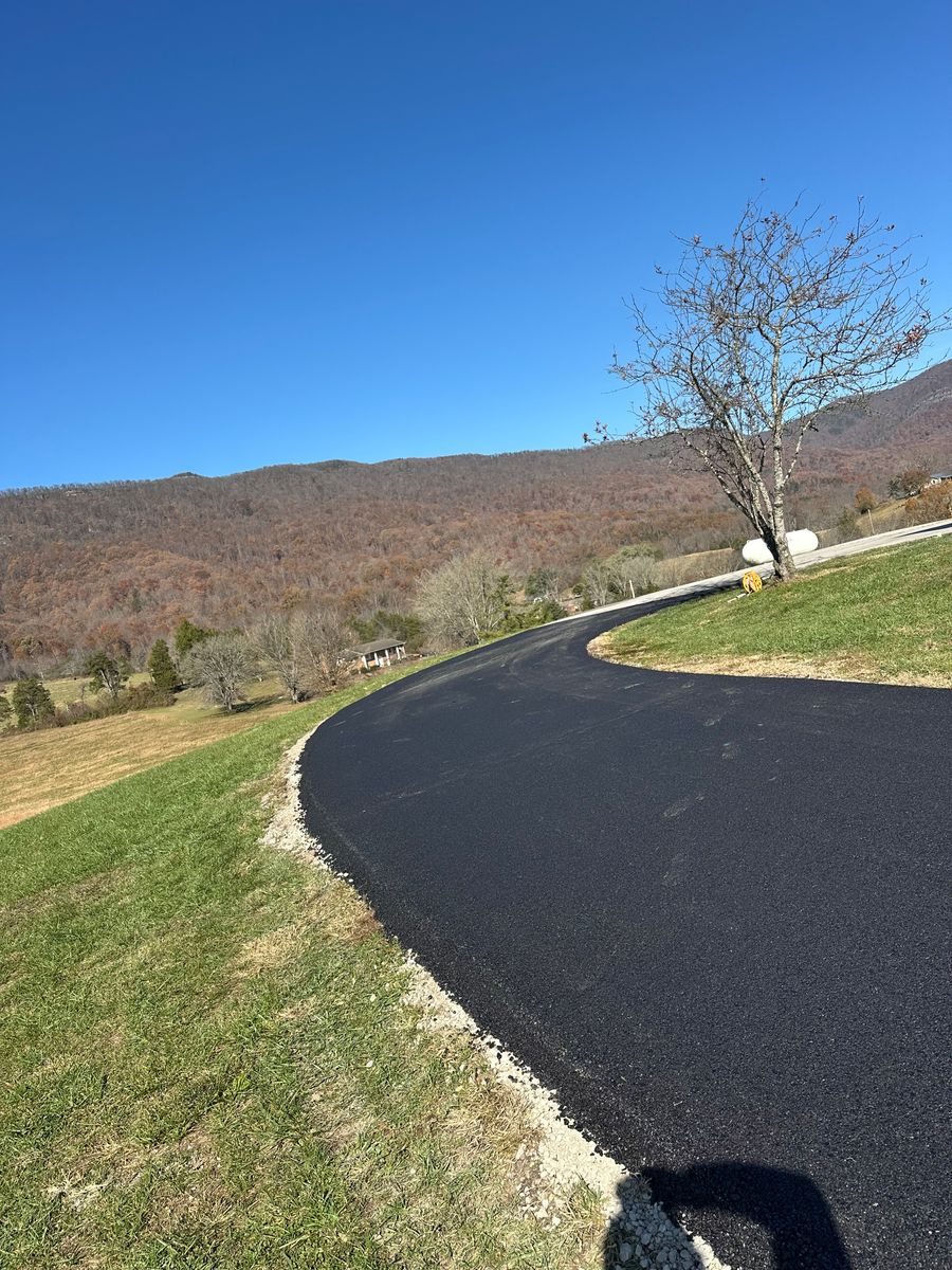 Asphalt Paving for Metzler Paving and Sealcoating LLC in Jacksboro, TN