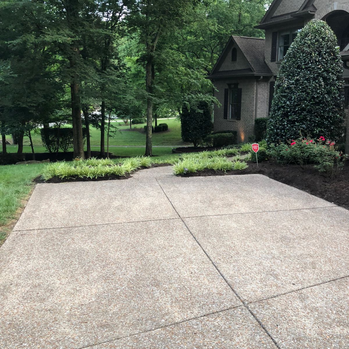 Mulch Installation for Russell's Lawn Care Plus in Nashville, TN