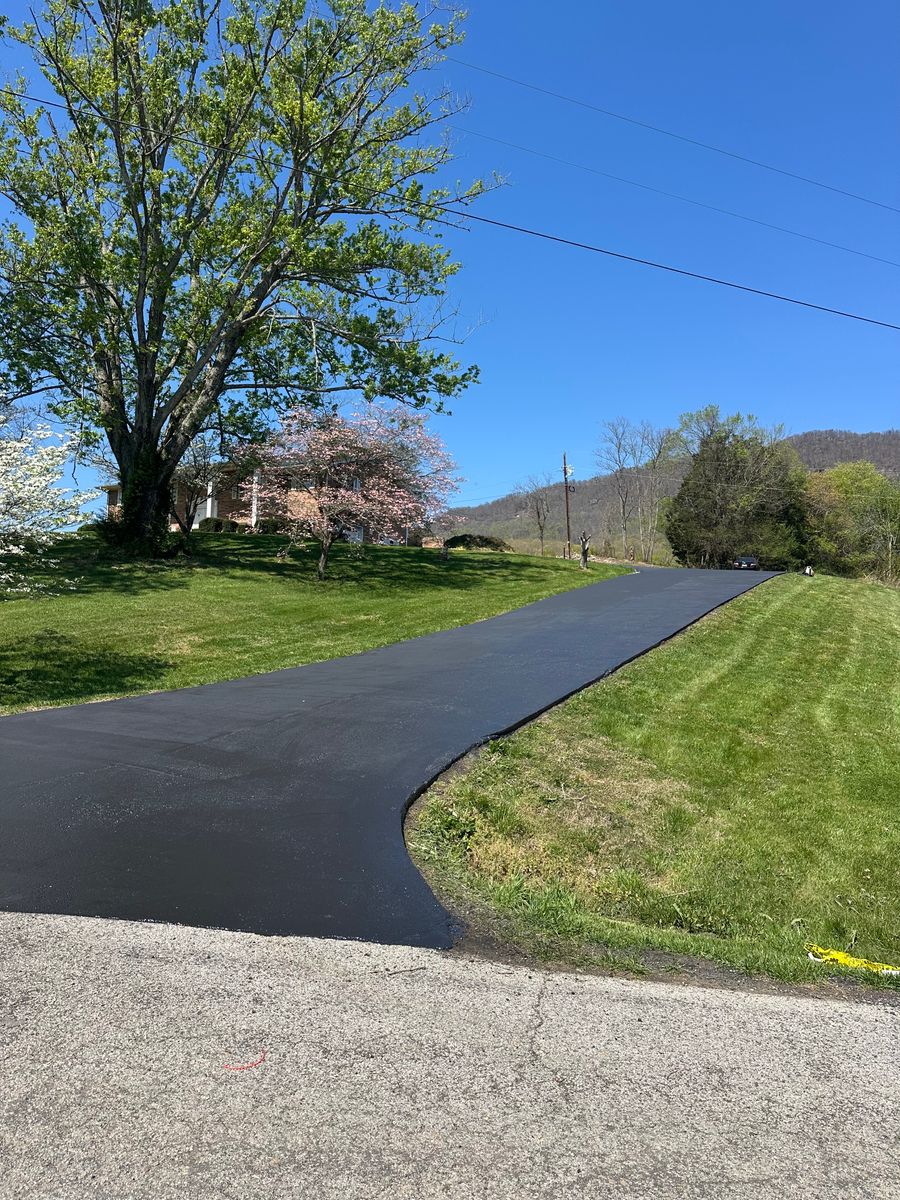 Asphalt Seal Coating for Metzler Paving and Sealcoating LLC in Jacksboro, TN