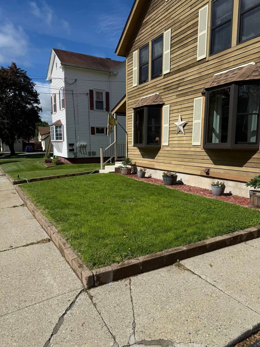 Top Dressing for Navedo’s Lawn Care in Putnam, CT