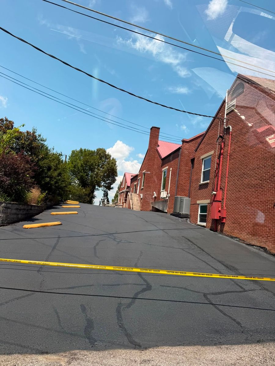 Sealcoating for Asphalt Animals in Little Rock, AR